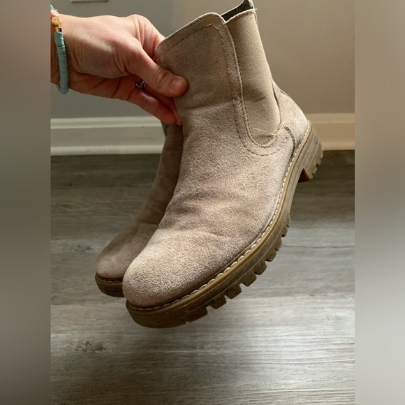 Cliffs Booties Chelsea Boots Tan Nude Beige Comfy Boots Size 7 M - Picture 15 of 16